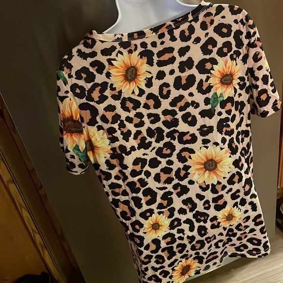 *Keeping* Cheetah Sunflower Top 🌻 🐆 - Picture 5 of 13